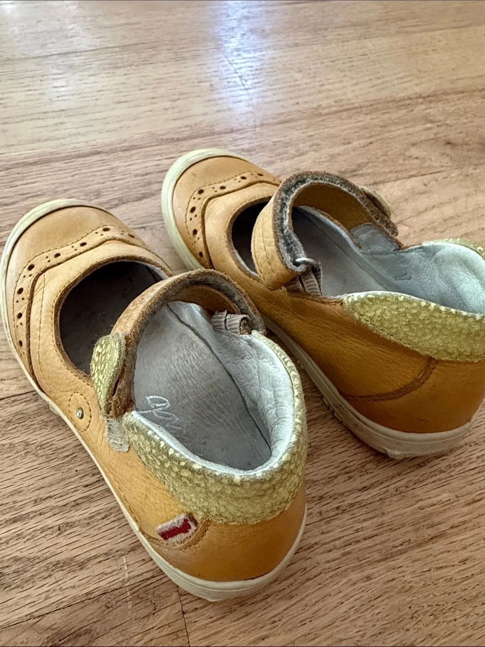 FRODDO Yellow Mary Jane Shoes with Strap little girls Size EUR 26